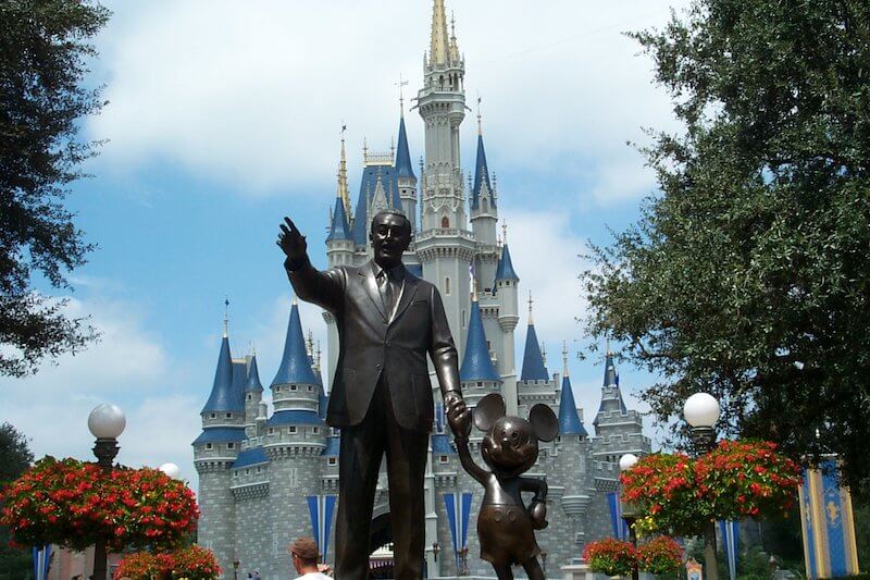 Estátua de Walt Disney no parque Magic Kingdom