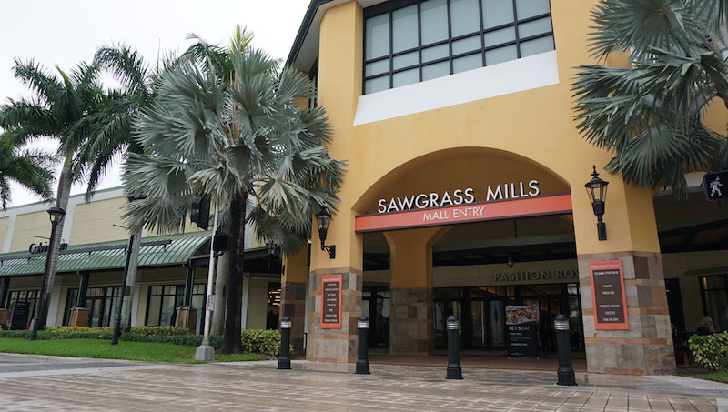 Entrada do outlet Sawgrass Mills em Miami