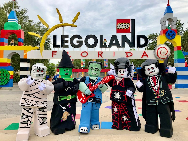 Personagens no Halloween no Legoland Florida