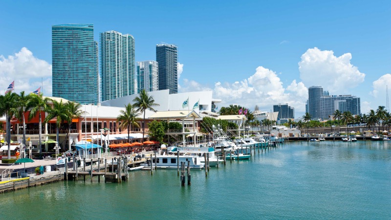 Vista de Bayside Marketplace em Miami