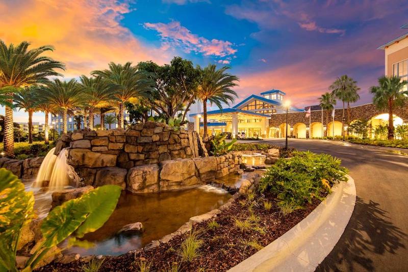 Entrada do hotel Loews Sapphire Falls Resort da Universal em Orlando