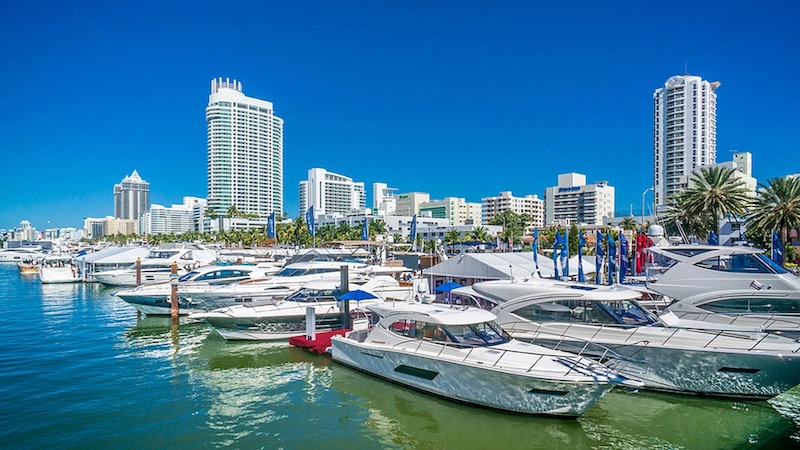 Embarcações no Miami International Boat Show