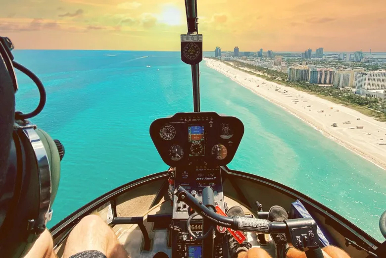 Interior do helicóptero em Miami