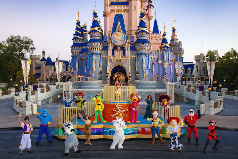 Personagens no Disney Adventure Friends Cavalcade no Magic Kingdom em Orlando