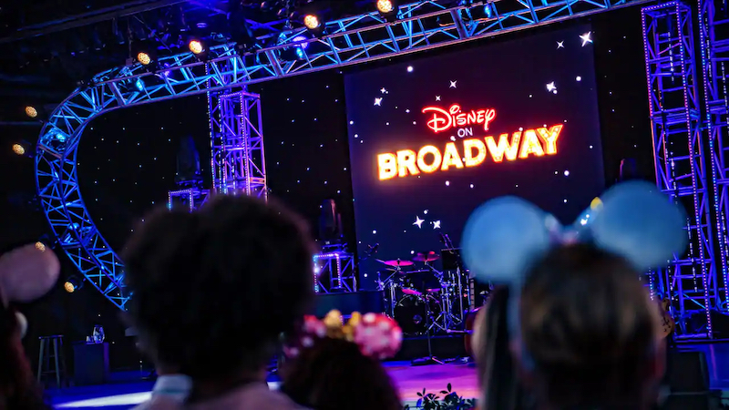 Assistindo Disney on Broadway no Epcot International Festival of the Arts 2023 na Disney Orlando