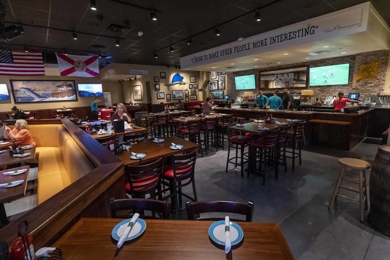 interior do restaurante e bar Sloppy Joe’s em Orlando