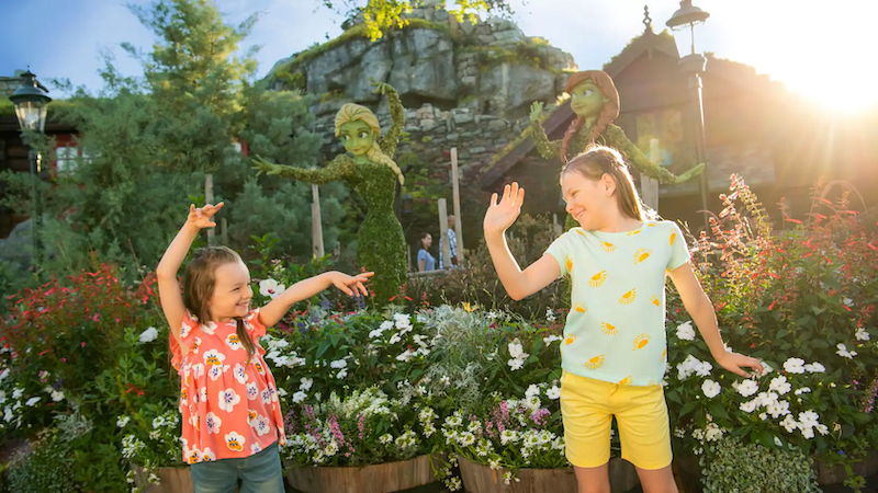 Crianças no Epcot International Flower & Garden Festival na Disney Orlando
