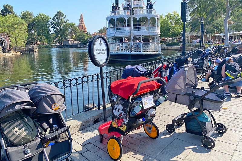 Estacionamento de carrinhos de bebê na Disney Orlando