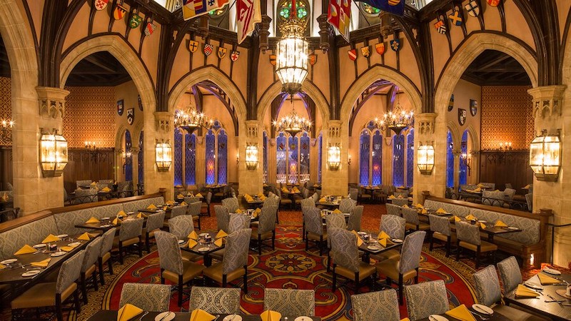 Interior do restaurante Cinderella's Royal Table no Magic Kingdom da Disney Orlando