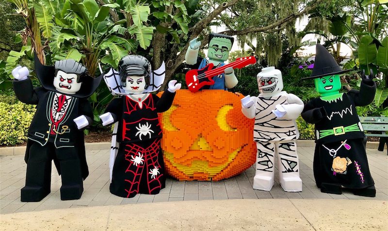 Personagens no Halloween Brick-or-Treat no Legoland Florida